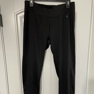 Black athletic leggings, ankle length size L